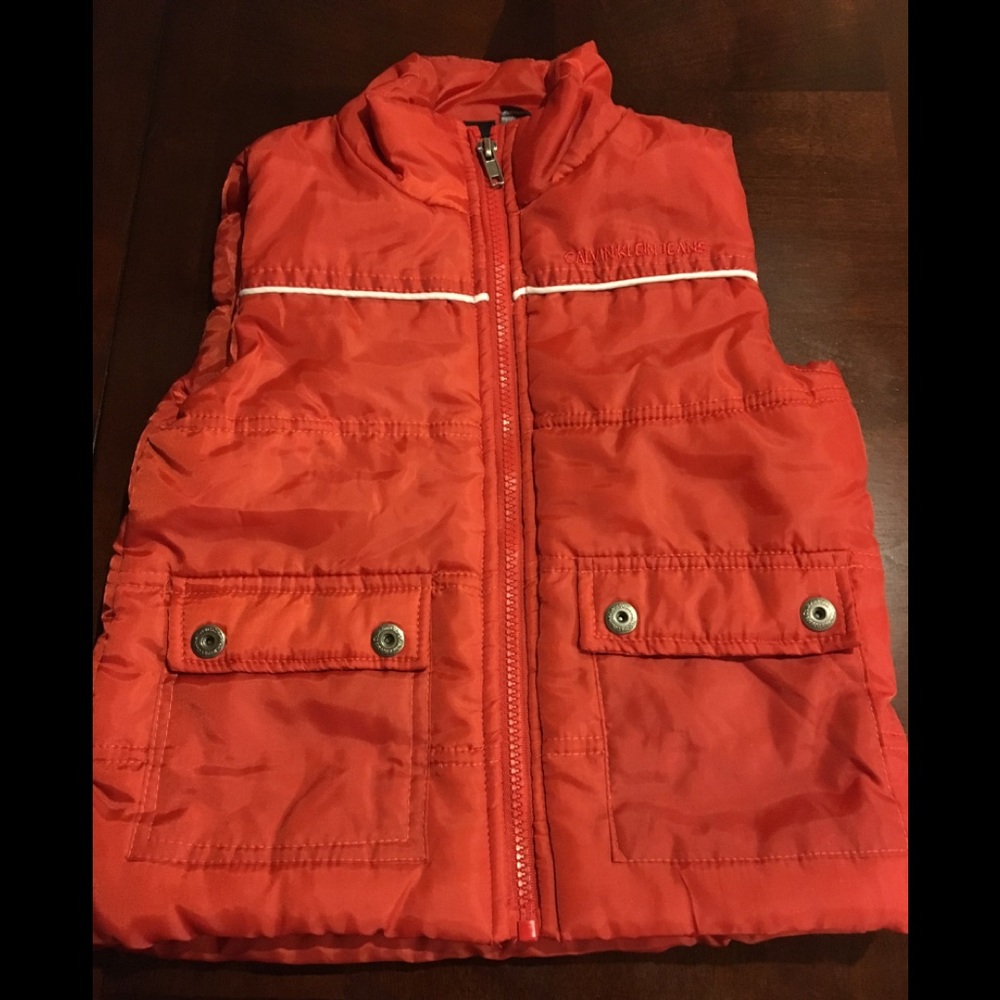 Selling a kids Vest Size 3T Color orange